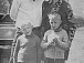 С отцом, мамой и братом. Фото из семейного архива
